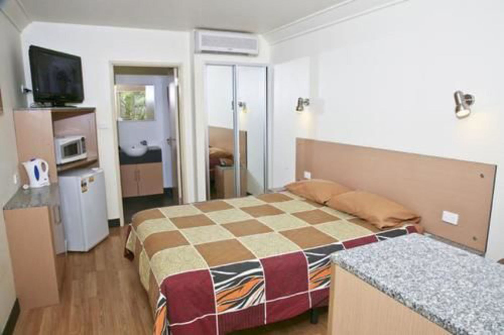 Quality Hotel Ambassador Perth Room photo
